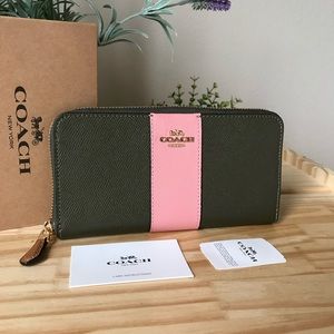 Coach wallet 🎈🎈